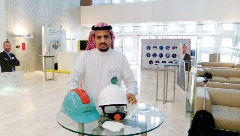 قطر تشتري 30 ألف ”خوذة ترصد النعاس” لمراقبة العمال