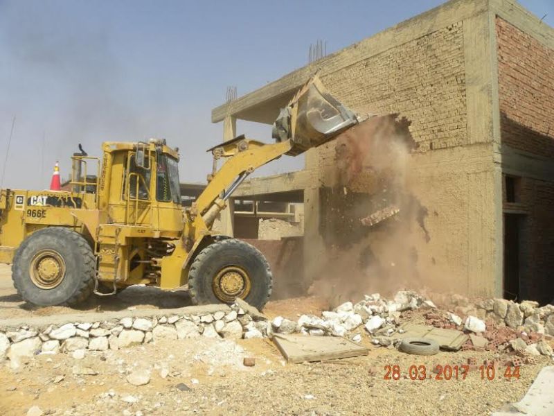 صور| إزالة مخالفات البناء فى كردون مدينة الشيخ زايد