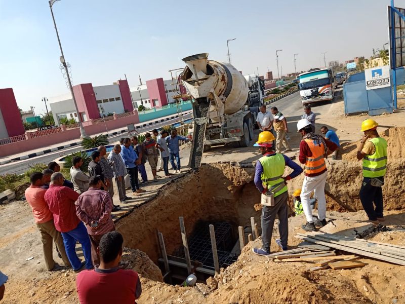 الغيطي: نقل خط مياه الشرب المتعارض مع محطة القطار الكهربائي بمدينة الشروق