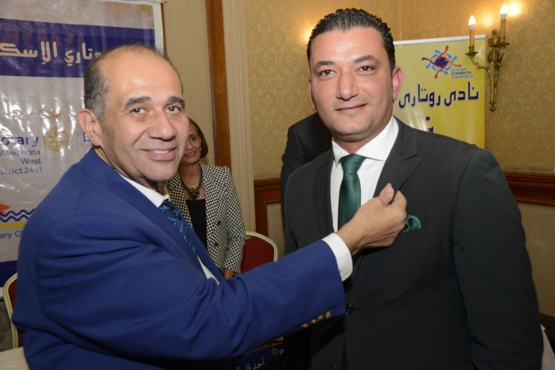 رجل الأعمال مصطفى بطيشة يتقلد شارة نادي روتاري غرب الإسكندرية