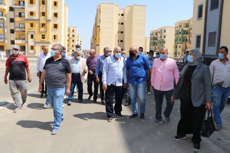 مسئولو «الإسكان» يتفقدون مواقع الإسكان الاجتماعى بمدينة السادات (صور)