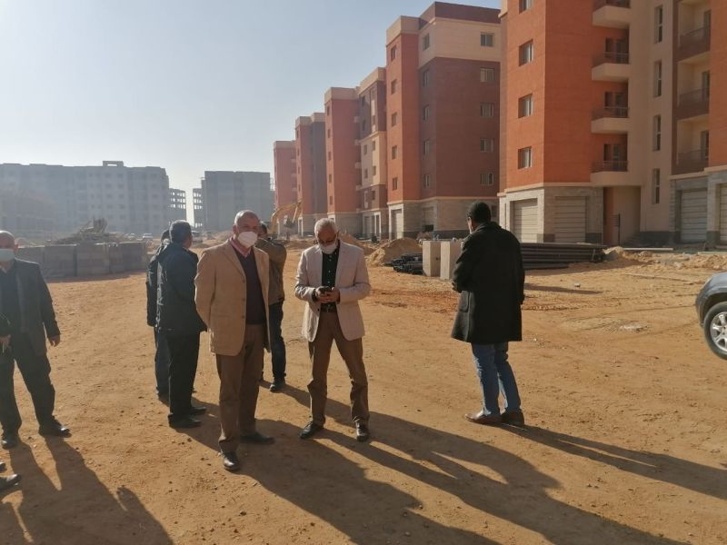 مسئولو ”الإسكان” يتفقدون مشروع عمارات ”السلام” بمدينة العبور