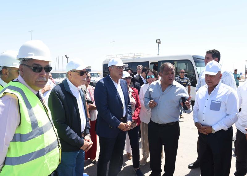 رئيس الوزراء يتفقد مشروع خزانات المياه الاستراتيجية بشرم الشيخ