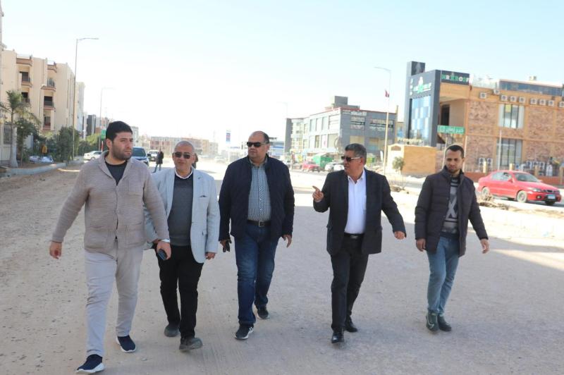 المهندس ياسر عبدالحليم خلال تفقده مشروعات الإسكان بمدينة السادات