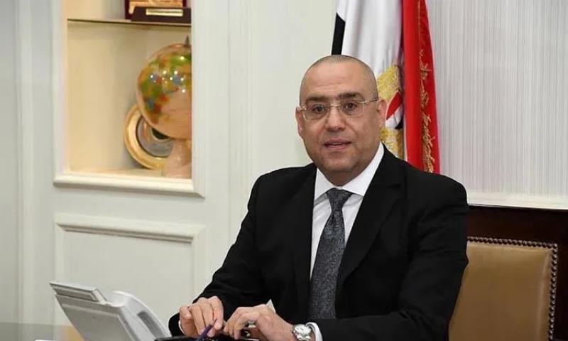 وزير الإسكان يتابع تنفيذ محور  عمرو بن العاص  الحر بالجيزة