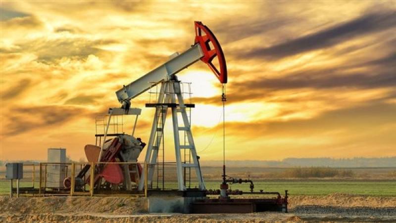 اسعار النفط تواصل الانخفاض وبرنت يسجل 87.19 دولار للبرميل