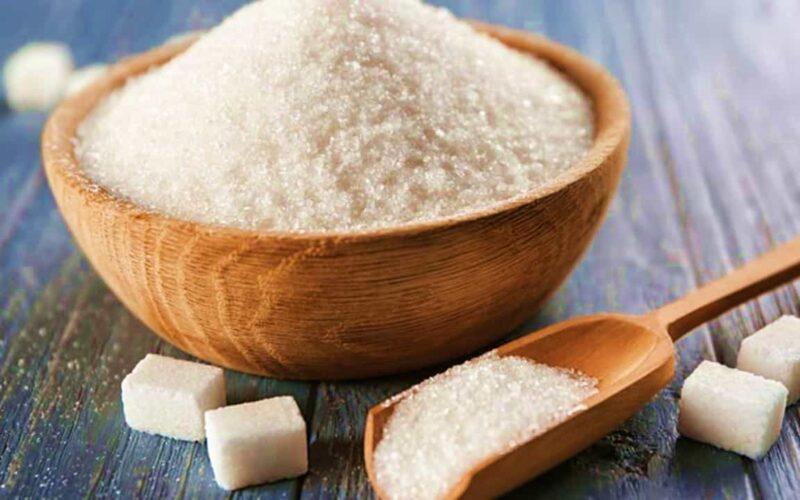 التموين تتعاقد على استيراد 200 ألف طن من السكر