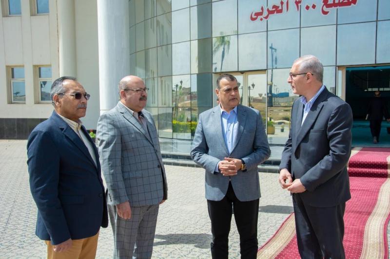 وزير الإنتاج الحربي في زيارة مفاجئة لشركة ”أبو زعبل للصناعات المتخصصة”