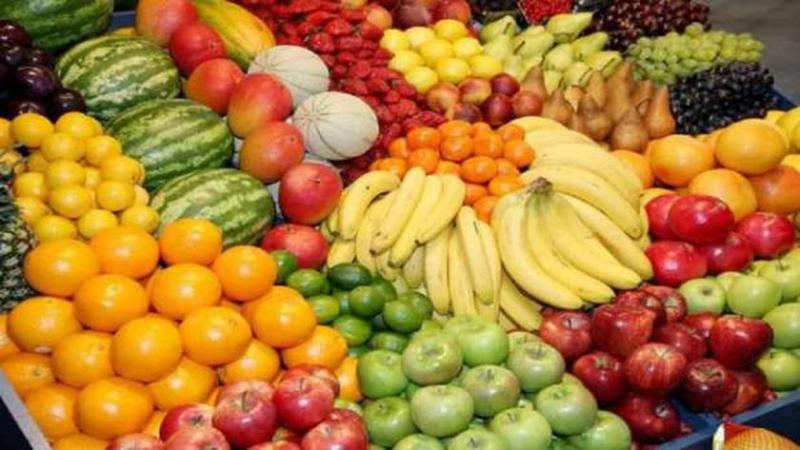 تراجع أسعار الفاكهة في الأسواق اليوم.. بينها الخوخ والتفاح والعنب