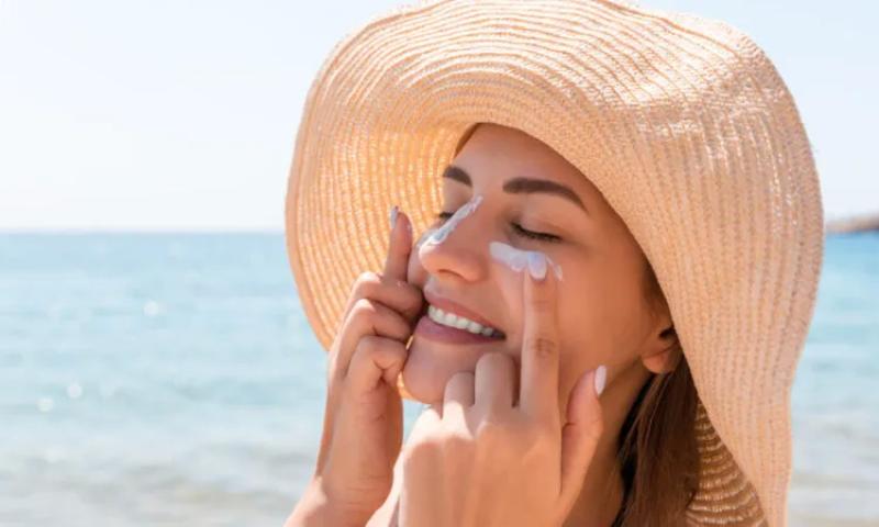 كيفية الحفاظ على صحة بشرتك في الصيف