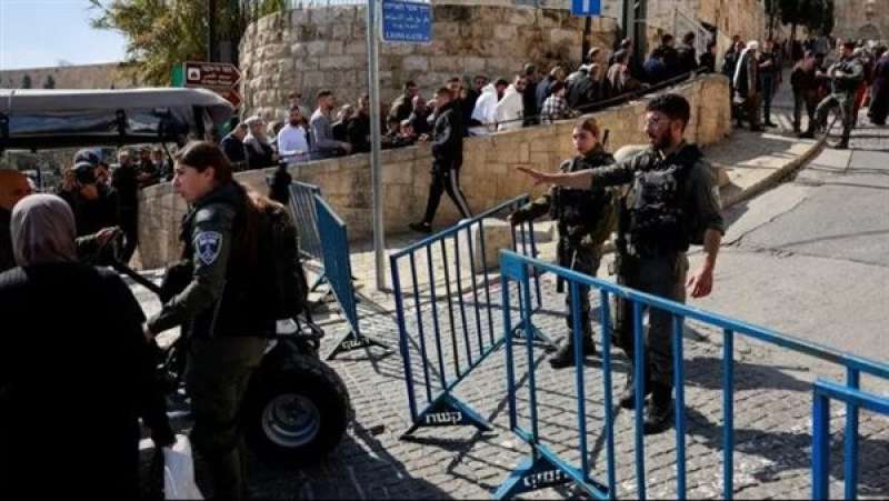 مئات المستوطنين يقتحمون الأقصى.. و الاحتلال  يشدد إجراءاته في القدس