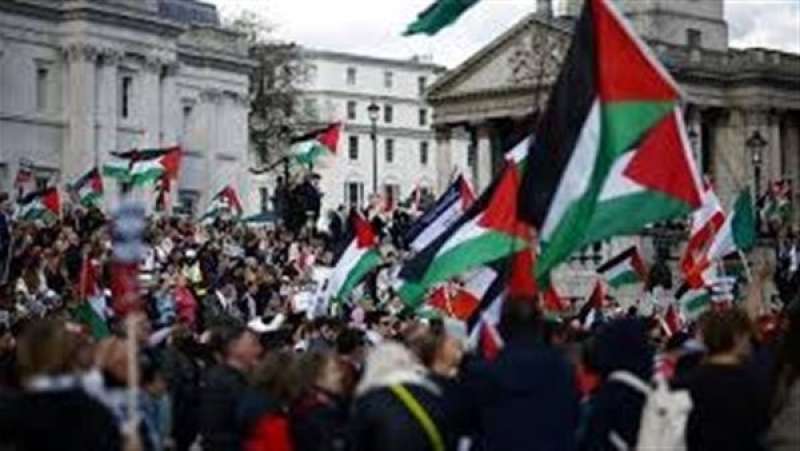 أيديكم ملطخة بالدماء.. تظاهرة مؤيدة للفلسطينيين في لندن تطالب بوقف إطلاق النار