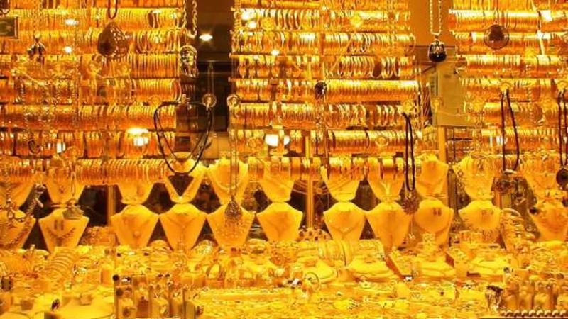 بعد تراجع أسعاره محليا.. ماذا يحدث في سوق الذهب؟
