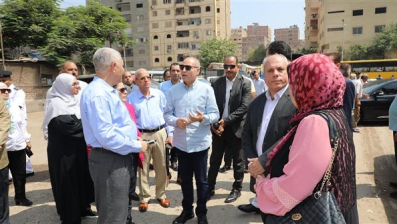 محافظ القاهرة يتابع أعمال تطوير حي عين شمس (صور)