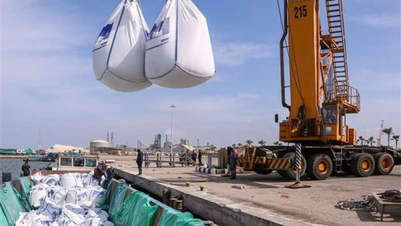 ننشر حركة تداول السفن والحاويات والبضائع العامة في ميناء دمياط