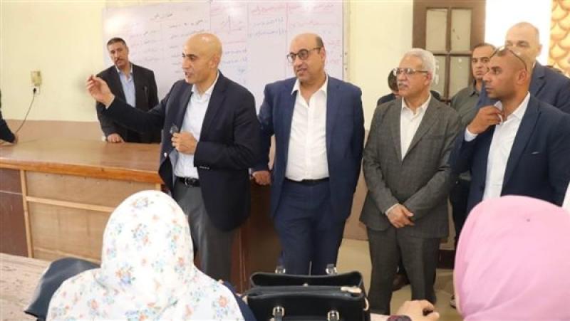 وزير التعليم يتفقد مدرسة المتفوقين الثانوية بعين شمس