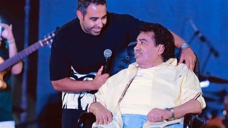 إصابة أحمد عدوية في القدم أثناء حفله الأخير برفقة ابنه