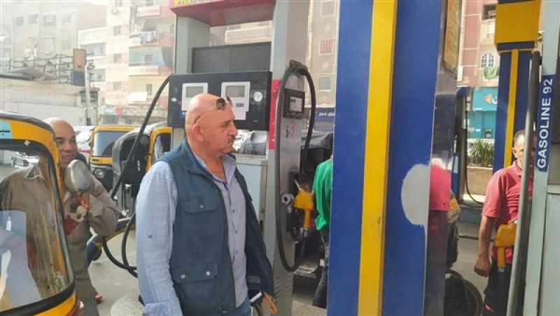 صور.. رئيس حي العمرانية يقود حملات مكثفة للرقابة على محطات الوقود